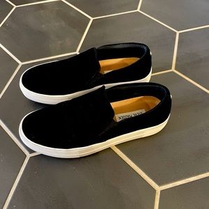 Steve Madden women’s Gills sneakers